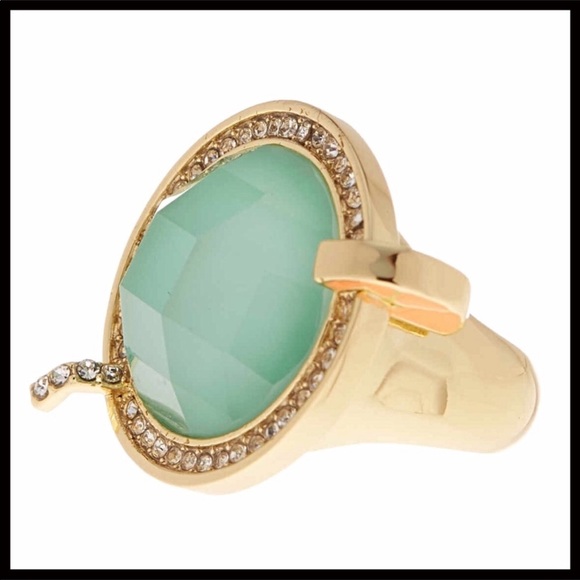 AUSTRIAN CRYSTAL PAVE STATEMENT COCKTAIL RING - Picture 4 of 8